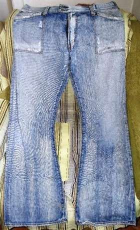 Pantaloni tineri