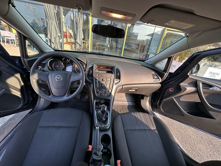 Vand Opel Astra J 2010, 1398cm3, 117.500 km reali
