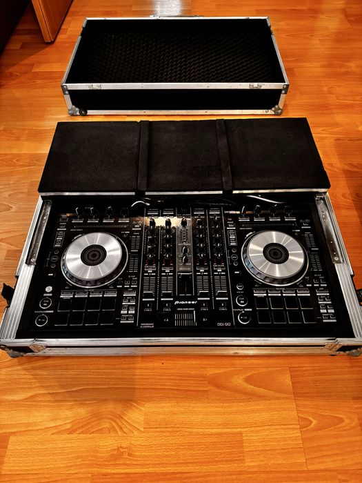 Vand consola Pioneer DDJ-SX2-Serato + Case transport pachet complet