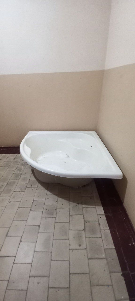 Продаётся ванна 135×135, хорошее состояние