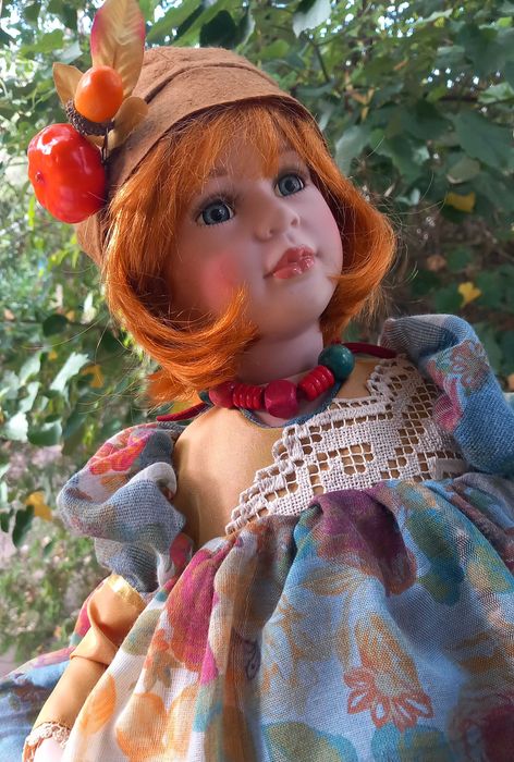 Papusa din portelan,marcata H-60 cm