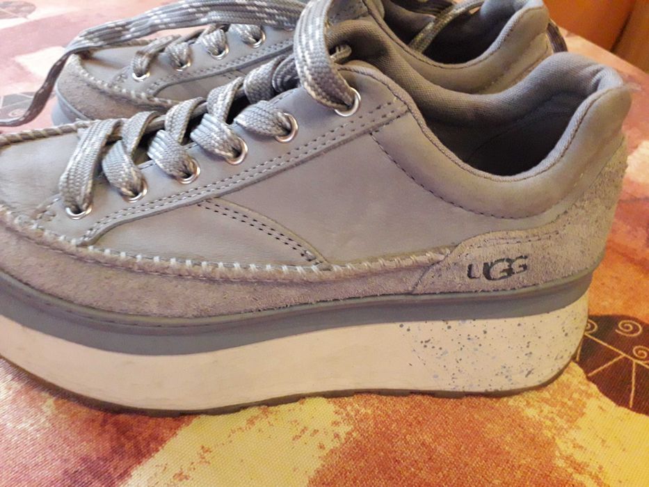 Обувки UGG / американска марка/ сиви, със светъл кант