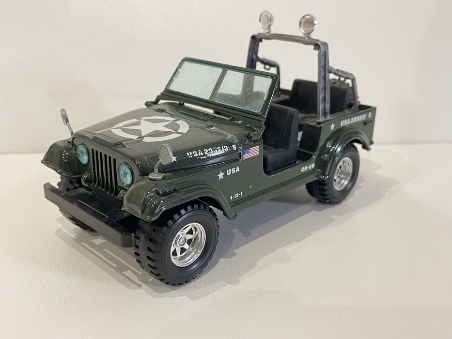 Метални колички 1:24