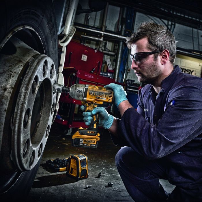 DeWALT Гайковерт DCF899 18V XR 950Nm  Brushless / Безчетков