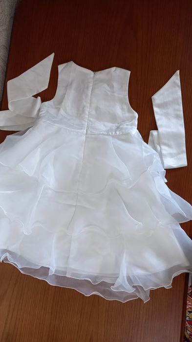 Белое нарядное платье для девочки 5-7 лет