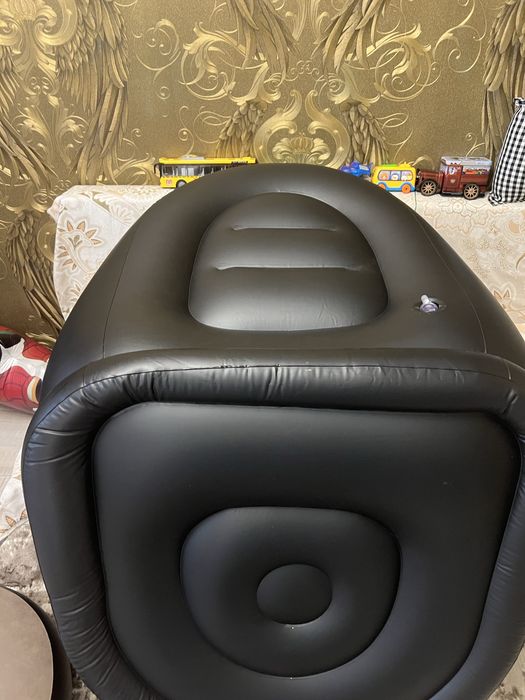 Fotoliu gonflabil cu suport pentru pucioare suprafata catifelata