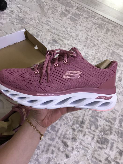 Продам кроссовки Skechers