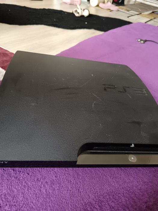 Vând PS3 este modat