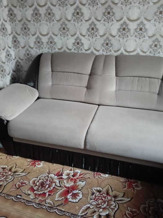Продается диван в хорошем состоянии