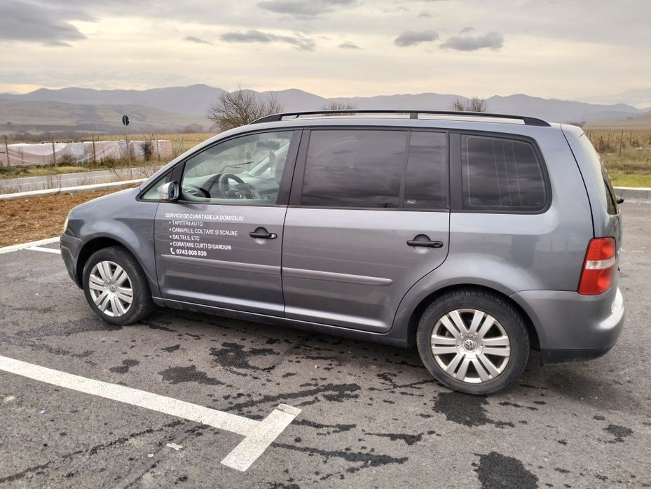 Volkswagen Touran an 2004
Motor 1.9 diesel 105 cp
Șapte locuri, AC fun