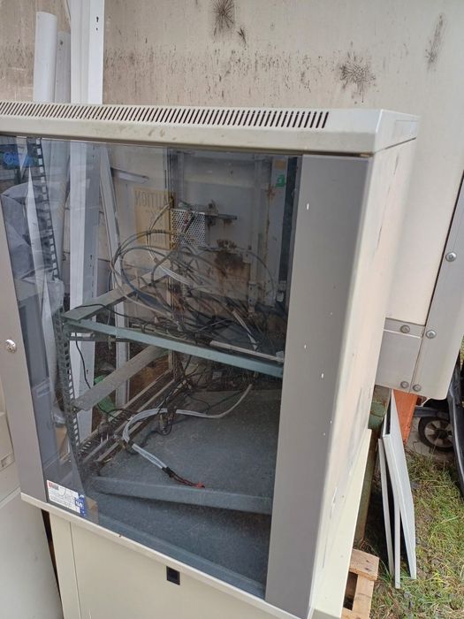 Rack metalic de comunicatii