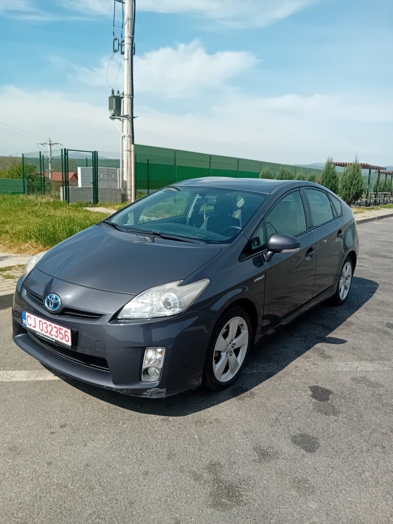 Vând Toyota Prius3 hibrid an 2010 euro5 RAR efectuat 5300euro neg