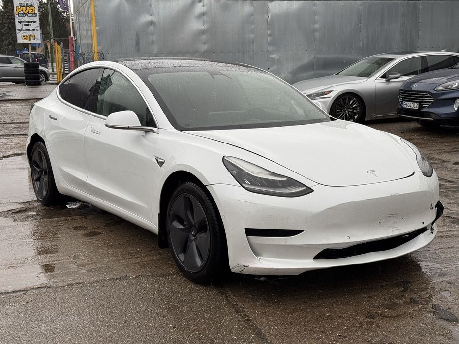 Tesla Model 3 SR+ 2020 usor avariat