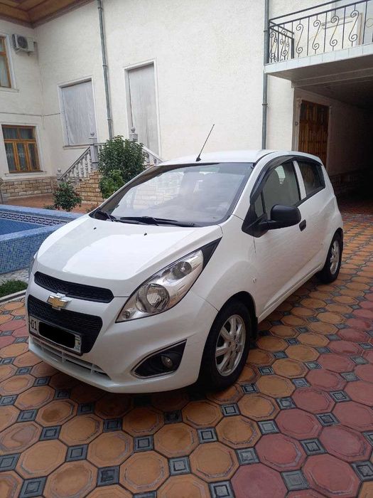 Продам спарк 2012 года 3-позиция