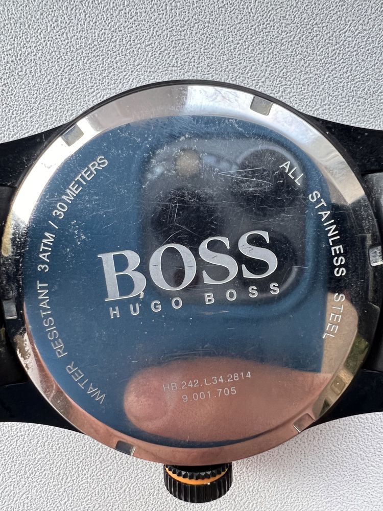 Schimb Ceas Hugo Boss cu alt model de ceas.