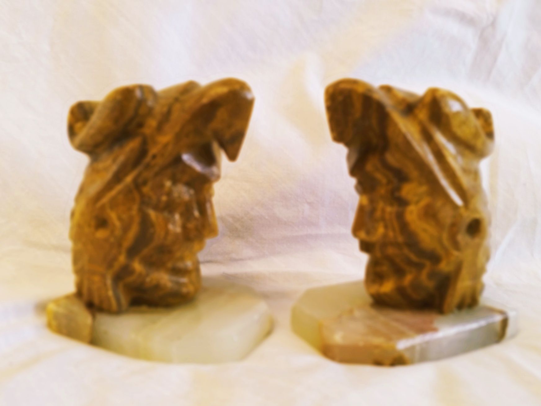 Pereche figurine maiașe vechi cu suport onix, 12cm.

Figurine maiașe