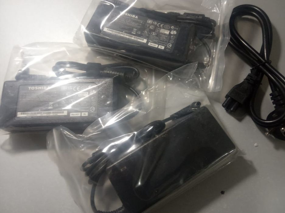 (тошиба) Toshiba на ноутбук (блок питания - зарядка - шнур)