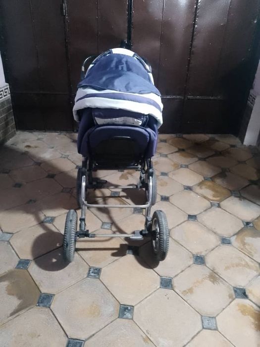 Болалар коляскаси сотилади.