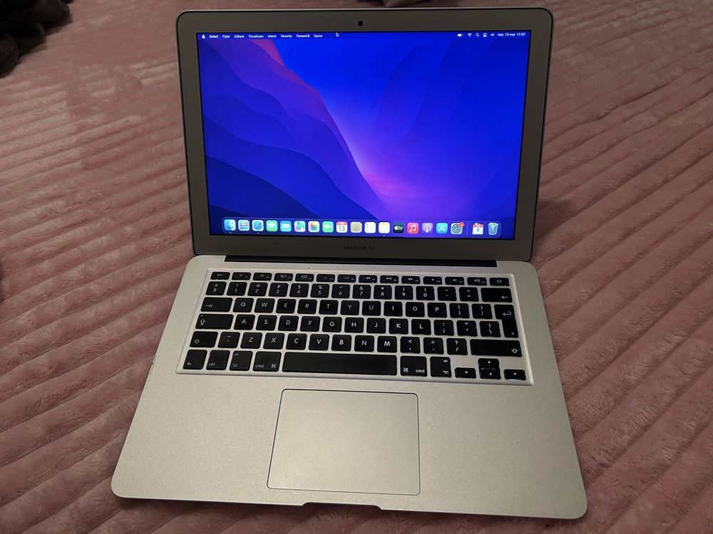 MacBook Air 13” (2017) | i5, 8GB RAM, SSD, macOS Monterey