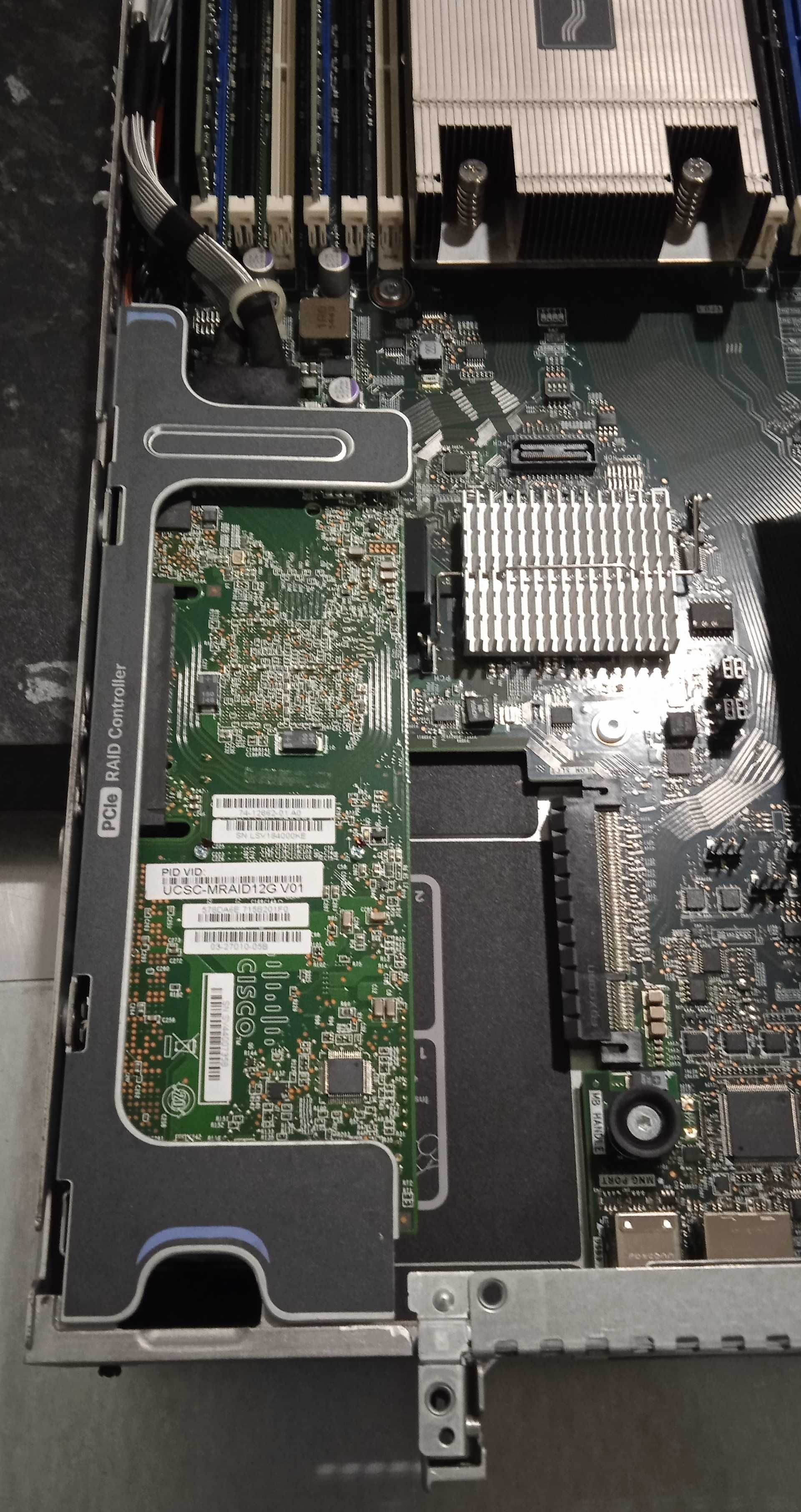 Workstation HP Z440 E5-1650v3, Сървър Cisco C220 M4S 2xXeon E5-2640v3