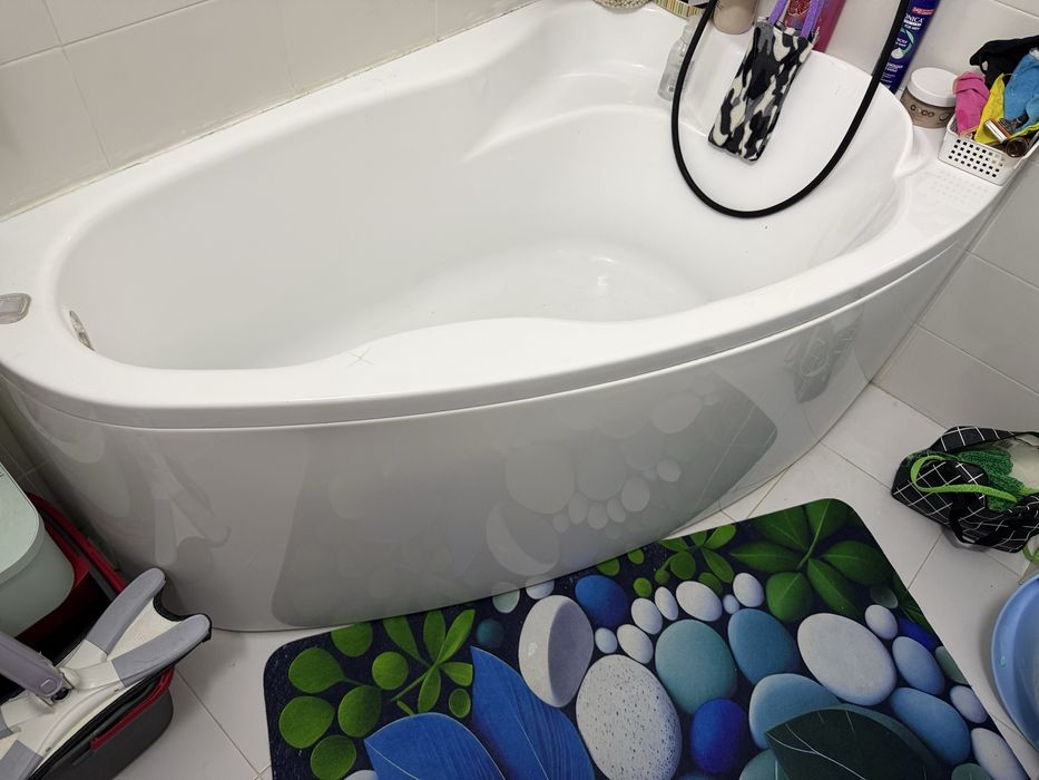 Продается ванна компактная , размер 140/90