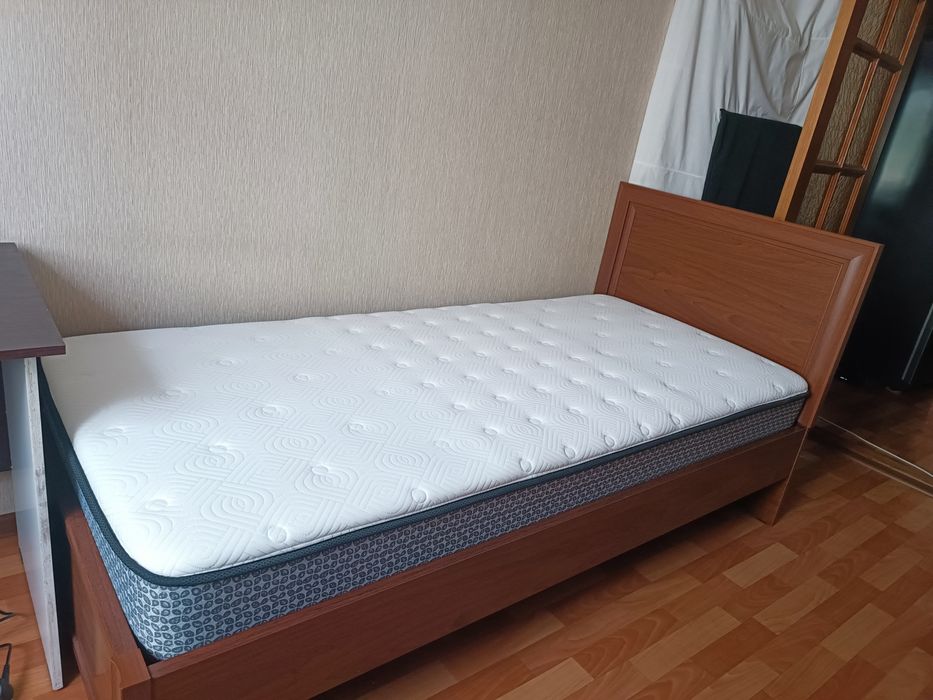 Продам кровать односпальную