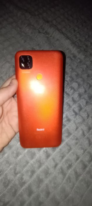 Продаю редми экран не треснут это защитное стекло