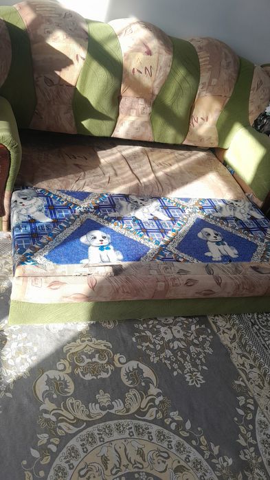 Диван креслосымен сатылады багасы 25000тенге  келісім бар