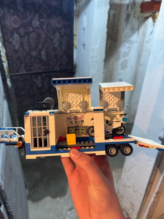 Cutie plina cu seturi de lego