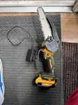 Mini fierastrau electric cu acumulator si incarcator.