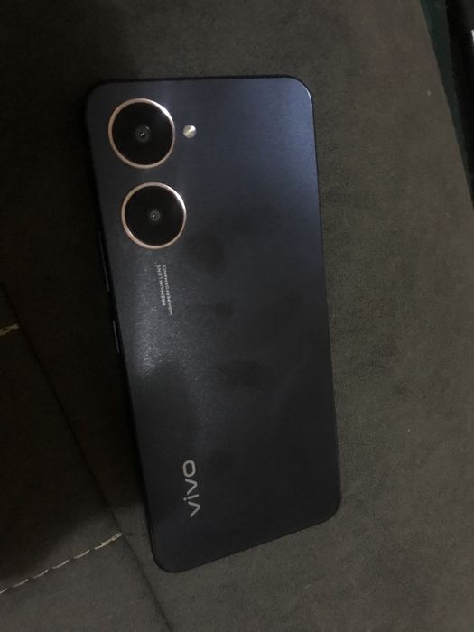 Телефон Vivo Y03