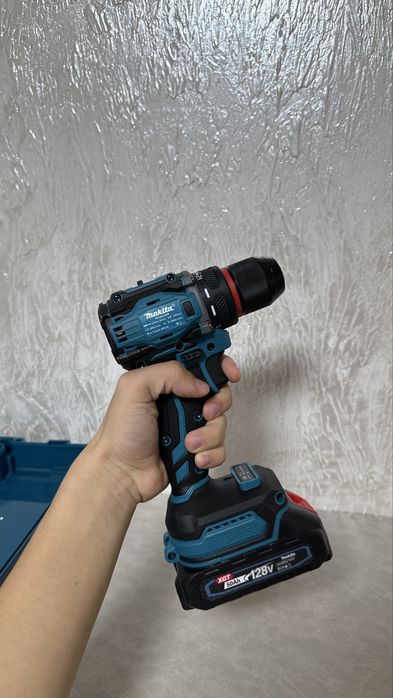 Бесщеточный шуруповёрт Makita с аккумуляторами и кейсом