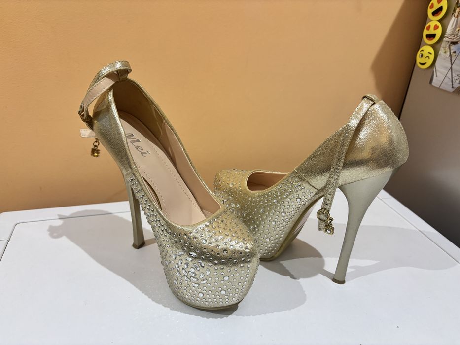 Официални обувки на висок ток - цена 50лв