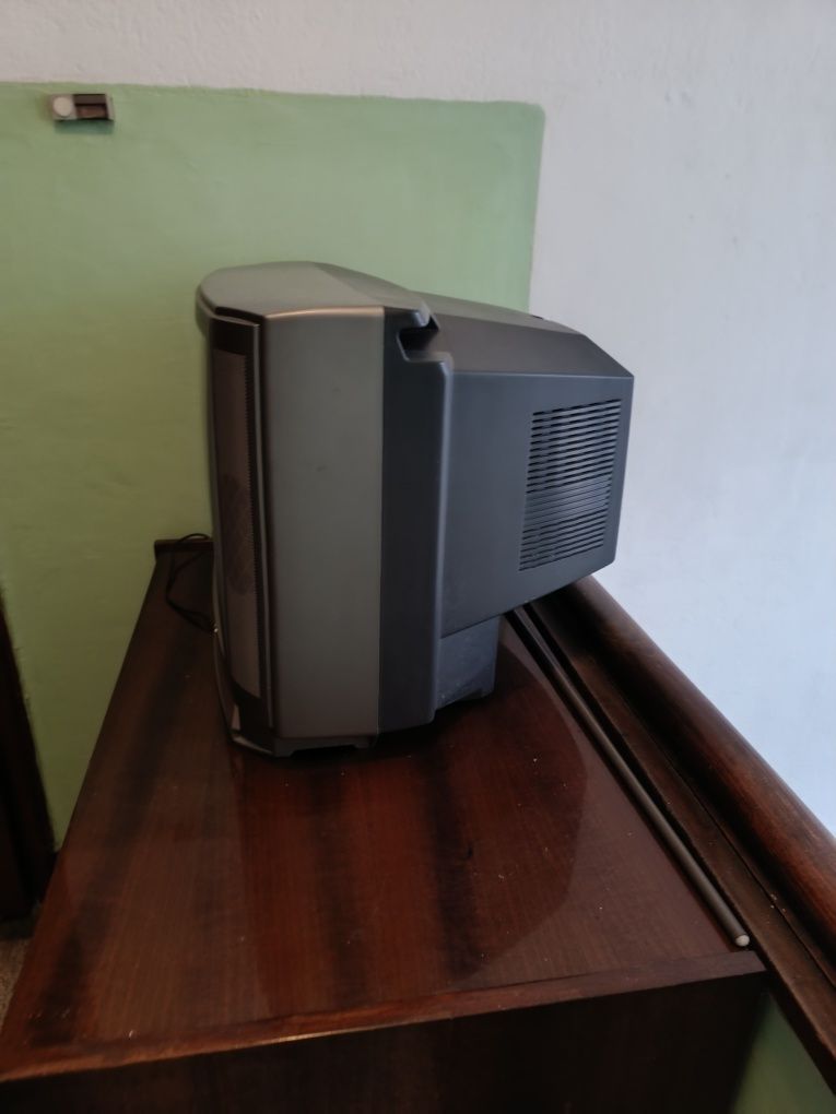 Стар работещ телевизор Aiwa
