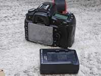 Nikon D90 defect, pt piese ( baterie, acumulator, incarcator, curea )