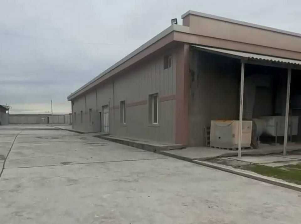 Продаётся 1 га. производственная база.