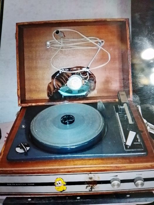 Ретро грамофон в добро състояние