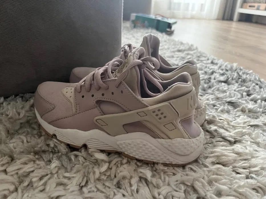 Дамски маратонки Nike