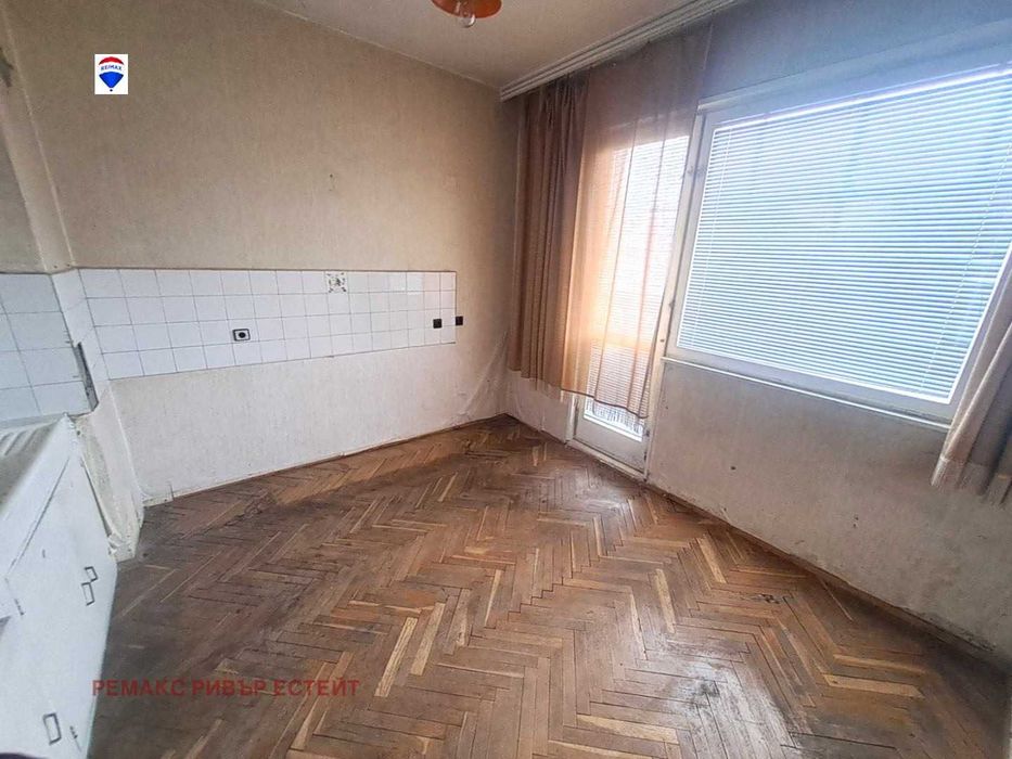 Тристаен апартамент е Центъра