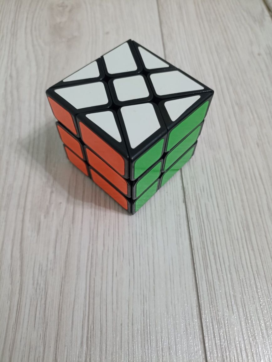 Кубик рубика не знаю как его там