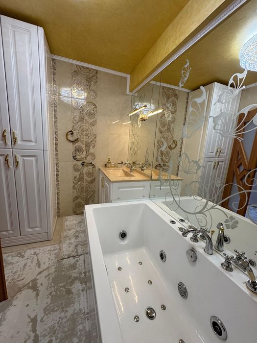 Închiriez apt  cu 2 camere de lux în bloc Doja 1