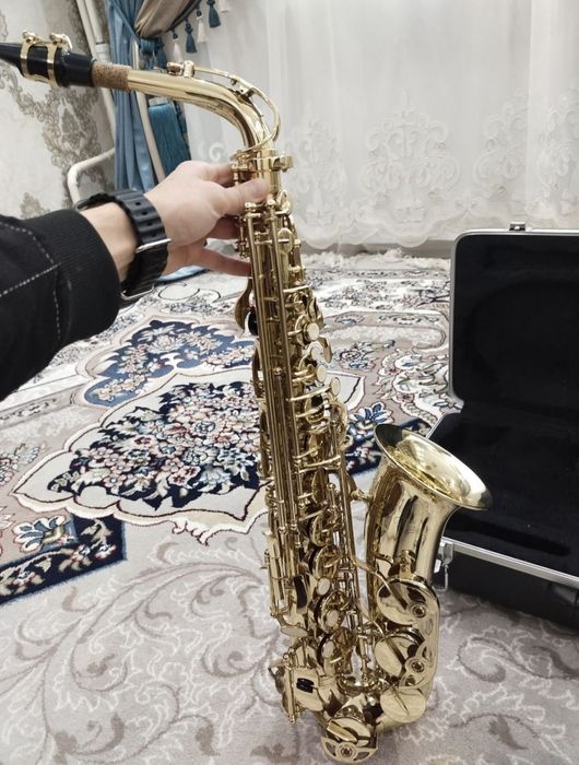 Продается саксофон