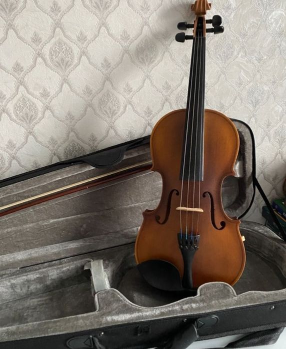 Продам скрипка 4 почти новая