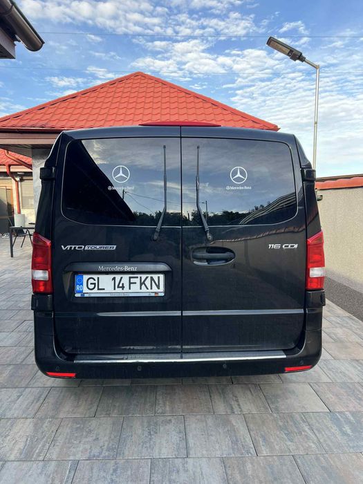 Vând Mercedes Vito tourer