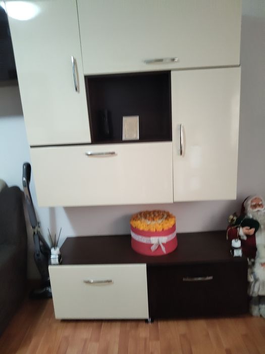 Se vinde mobilier sufragerie,fara televizor.stare,excelenta