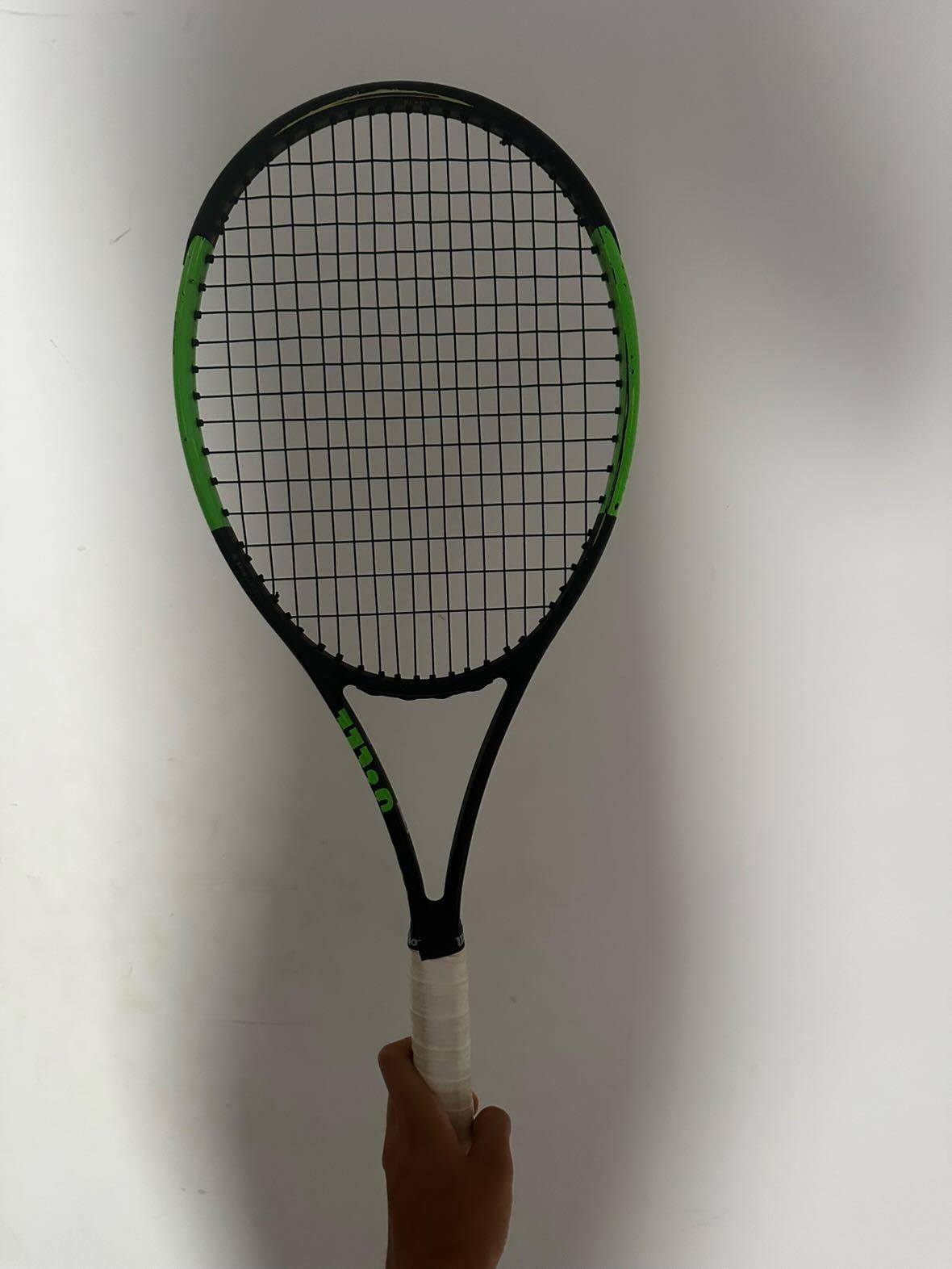 Тенис ракета Wilson blade 18x16 подходяща за начинаещи и напреднали