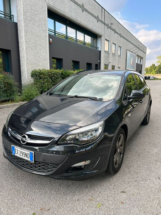 Dezmembrez opel astra j facelift euro 5  an 2016 motor 1.7 DTS  110 cp