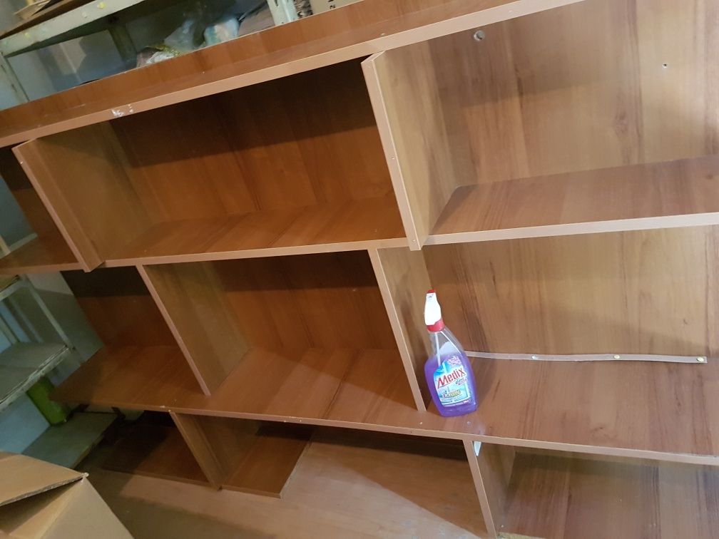 Продавам  голям дървен крайстенен рафт