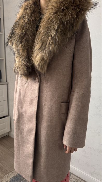Зимнее пальто с натуральным мехом