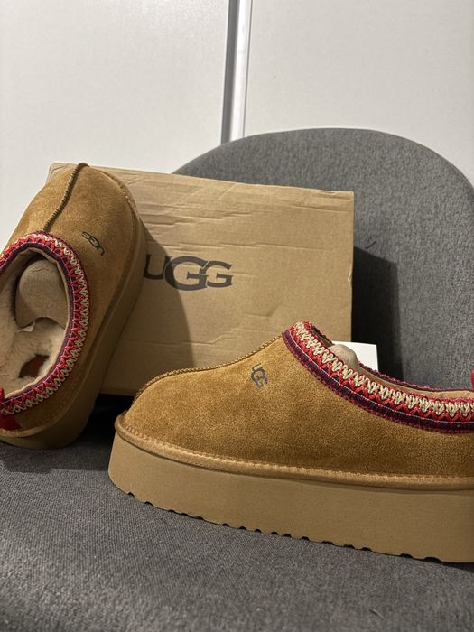 Ugg tazz+ new balance